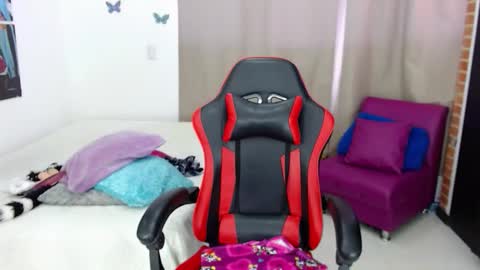 LunoxLili online show from October 15, 3:25 pm