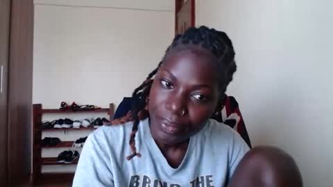 luo_queen online show from May 12, 7:38 am