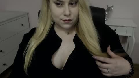 Hailey online show from April 14, 11:49 pm