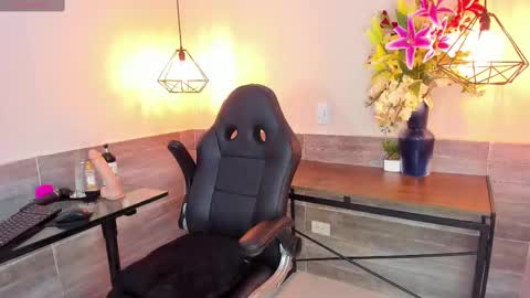 Lussie  online show from September 29, 11:59 am