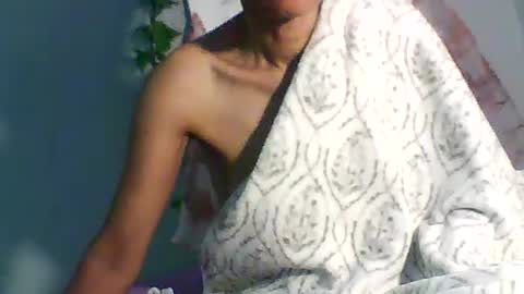 Bee Bee online show from November 17, 6:19 pm