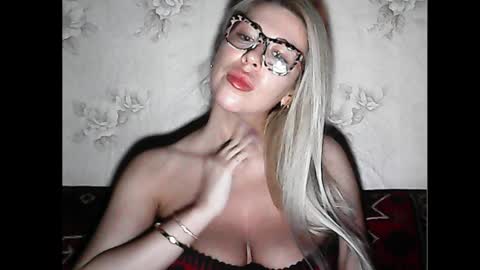 LuxSonyaStar online show from September 13, 9:01 pm