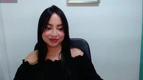 Snapshot of lya_levine chatting on February 22, 1:11 am Lya online show from February 22, 1:11 am