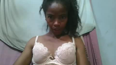 lydie856696 online show from May 4, 2:59 am