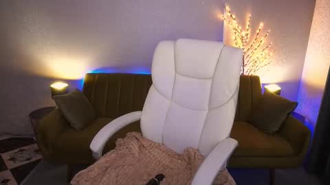 lylanimfa online show from November 22, 7:11 am