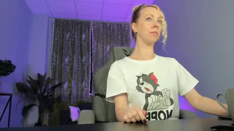 Lylith Skye NO NUDE model online show from October 12, 1:02 pm