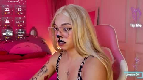 Lyna love online show from November 18, 9:38 pm