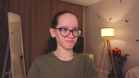 Sara online show from December 5, 4:08 pm