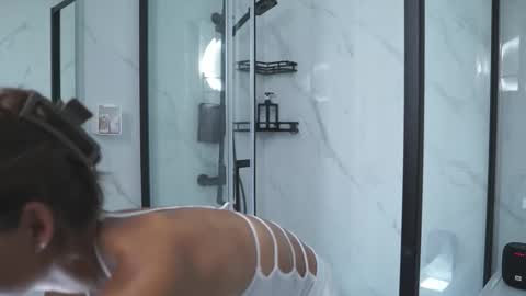  LYNN  online show from October 22, 6:29 am