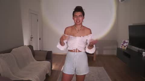  LYNN  online show from June 10, 6:34 am