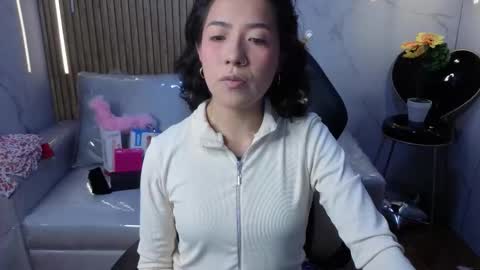 lynn_turner_ online show from February 25, 8:40 pm