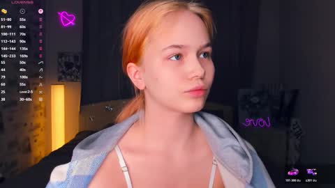 Cozy Lynns room online show from February 15, 1:21 pm