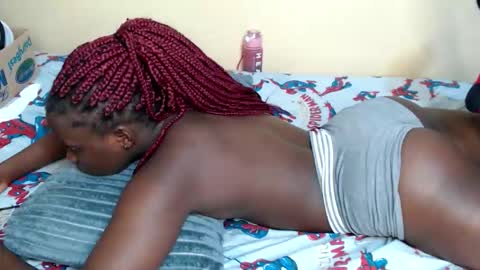 lyenne online show from April 19, 6:10 pm