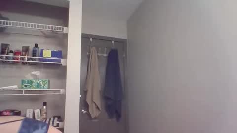 Lynn  online show from February 1, 8:40 pm