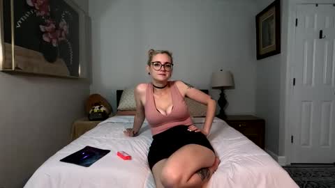 Lyra Greene online show from November 27, 7:44 am