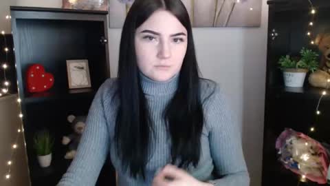 m_i_k_i_ online show from January 19, 2:13 pm