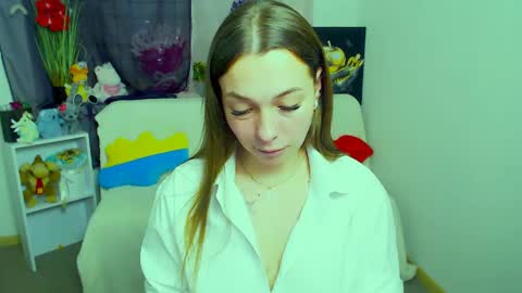 Vikki online show from April 10, 6:03 pm