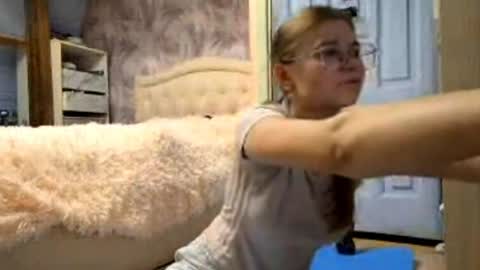 Cynthia online show from April 3, 4:49 pm