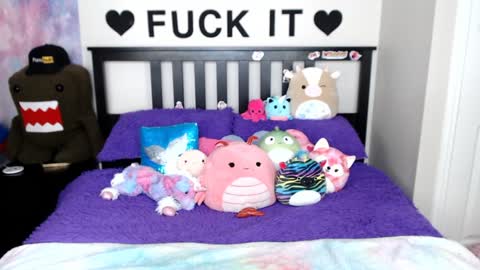 Mackenzie Wolfe online show from January 11, 7:49 am