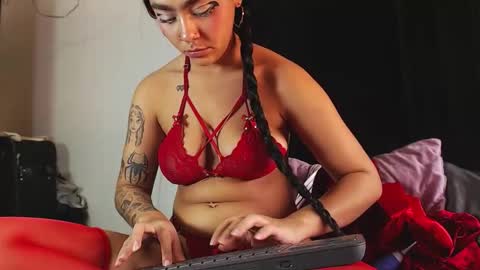 maddiie and clyde online show from October 31, 6:45 pm