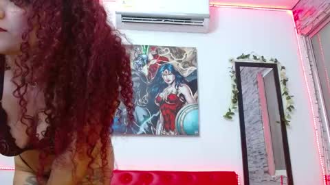 maddystone_ online show from February 5, 8:04 pm