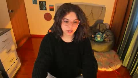 Snapshot of madelaine_taylor chatting on September 15, 4:14 pm madelaine_taylor online show from September 15, 4:14 pm