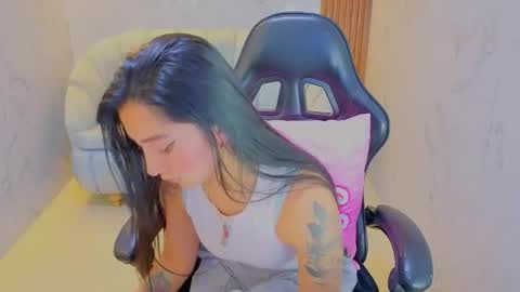 Madhison  online show from March 21, 8:25 pm