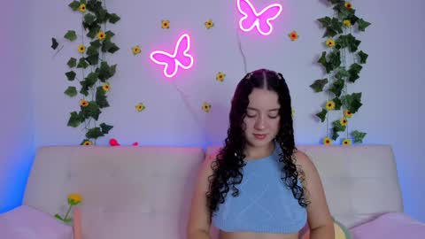 Snapshot of madison_pettis1 chatting on December 5, 4:20 am Madison online show from December 5, 4:20 am