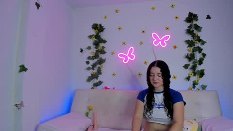 Snapshot of madison_pettis1 chatting on December 14, 5:07 am Madison online show from December 14, 5:07 am