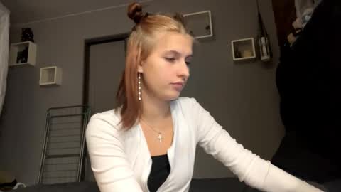 Lola online show from February 5, 3:26 pm