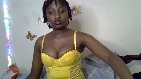 Maee online show from November 18, 7:59 pm