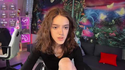 MaeFairy online show from January 10, 11:00 am