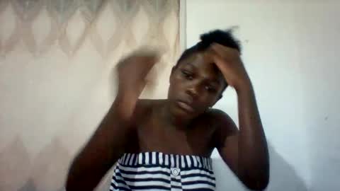 maevre_ online show from February 9, 6:54 pm