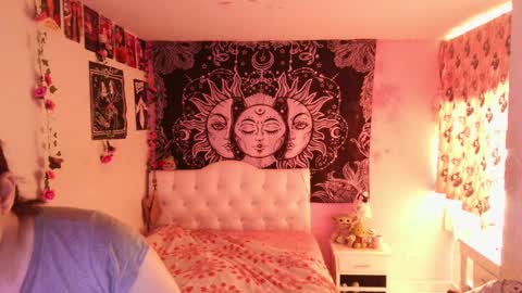 Claire online show from March 9, 2:43 pm