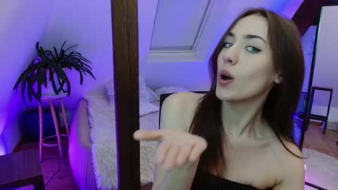 Snapshot of magic_zooey chatting on December 10, 6:49 pm Zooey online show from December 10, 6:49 pm