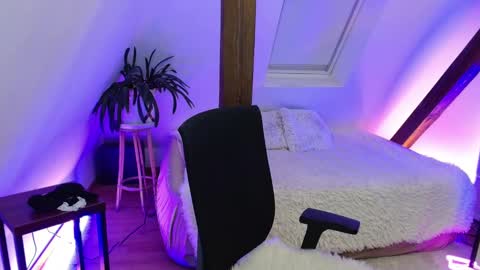 Snapshot of magic_zooey chatting on February 9, 7:19 pm Zooey online show from February 9, 7:19 pm