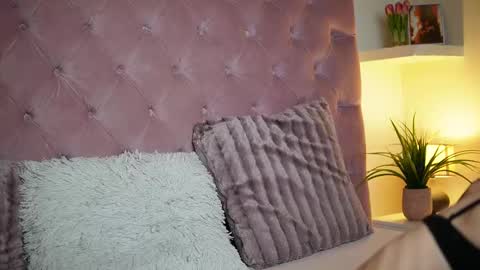  Maia  online show from October 25, 11:33 pm