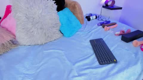 mai  online show from October 31, 8:13 pm