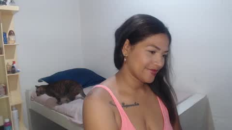 Snapshot of makennaa_1 chatting on February 8, 9:56 am MAKENNAA online show from February 8, 9:56 am