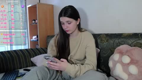 Makiima online show from April 13, 8:15 am