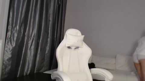 piu online show from January 7, 5:49 pm