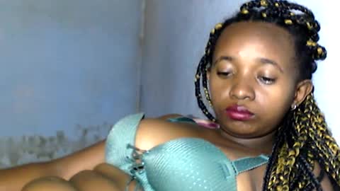 Snapshot of malinah01 chatting on January 19, 1:44 pm malinah01 online show from January 19, 1:44 pm