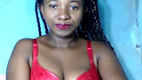 Snapshot of malinah01 chatting on December 13, 12:20 am malinah01 online show from December 13, 12:20 am