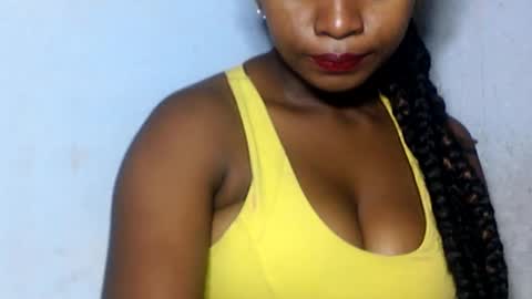 Snapshot of malinah01 chatting on December 28, 4:20 pm malinah01 online show from December 28, 4:20 pm