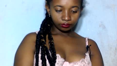 Snapshot of malinah01 chatting on December 27, 5:09 am malinah01 online show from December 27, 5:09 am