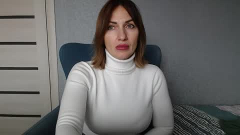 Snapshot of mallinia chatting on December 2, 9:43 am mallinia online show from December 2, 9:43 am