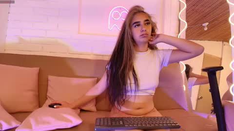 Snapshot of malory_tay chatting on February 24, 10:36 pm Malory online show from February 24, 10:36 pm