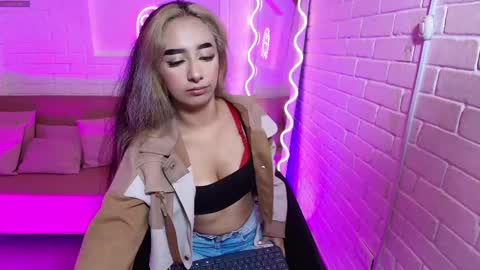 Snapshot of malory_tay chatting on March 1, 6:54 pm Malory online show from March 1, 6:54 pm