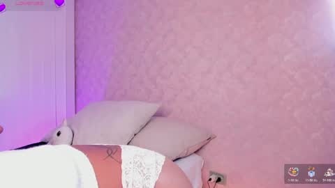 manelyk_evanss online show from April 9, 6:57 pm