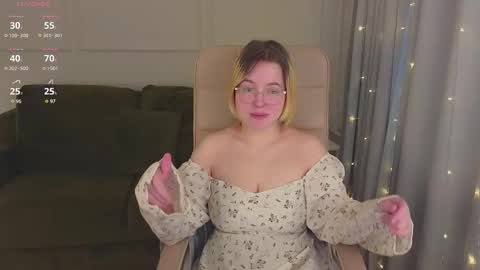 manic_pixie_ online show from January 30, 10:50 am